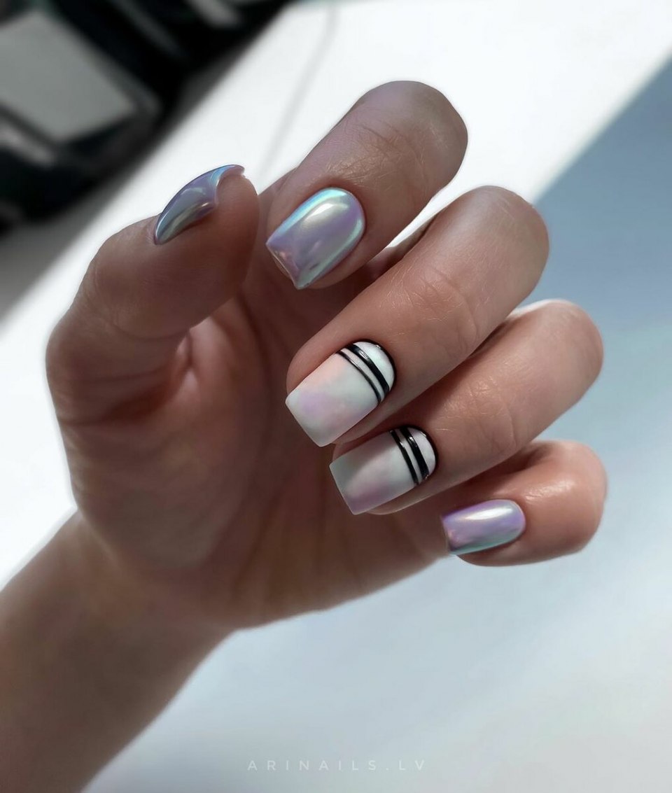 Маникюр с втиркой и полосками