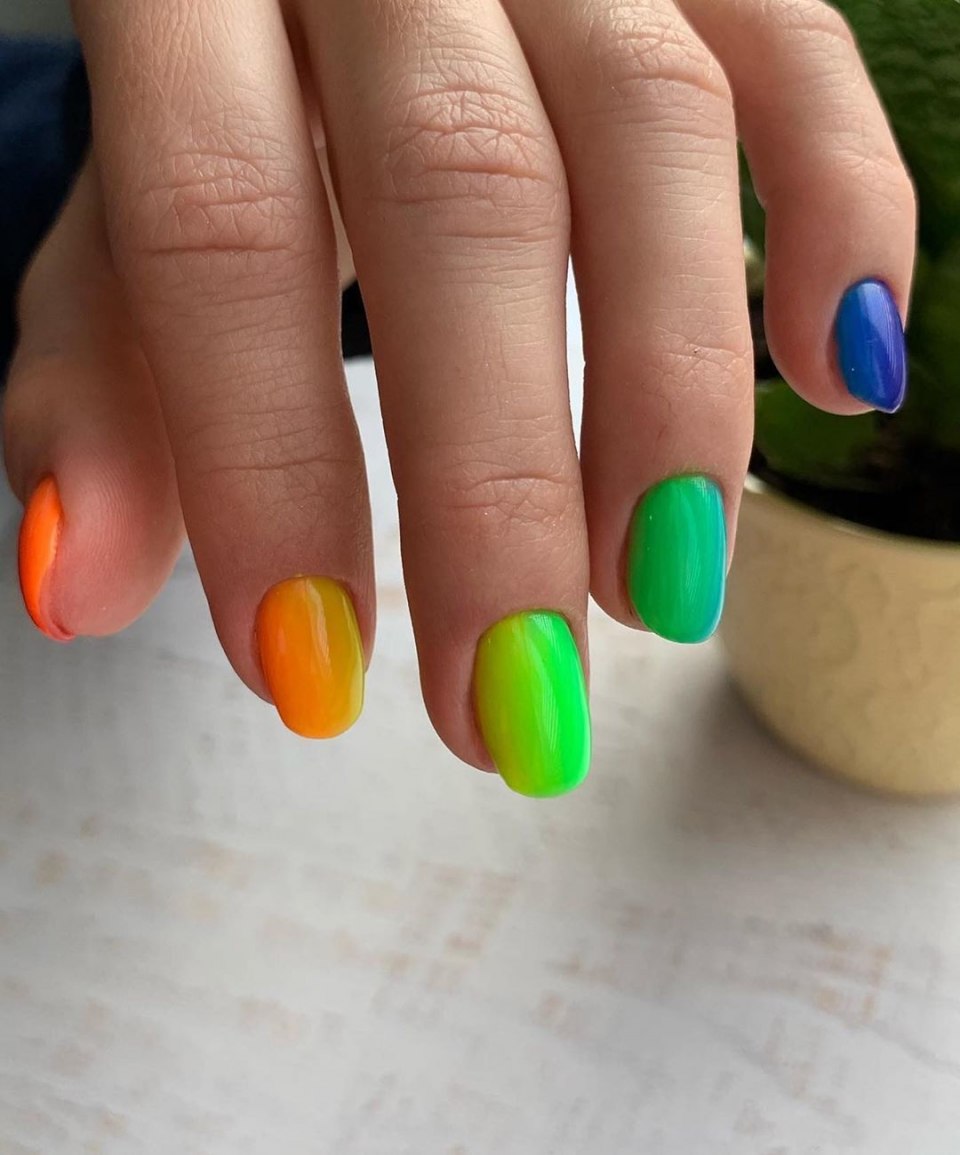 Фиолетовый маникюр на квадратные ногти