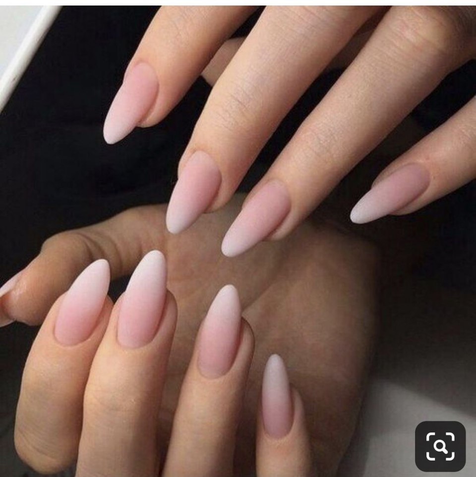 Luxio demure на ногтях