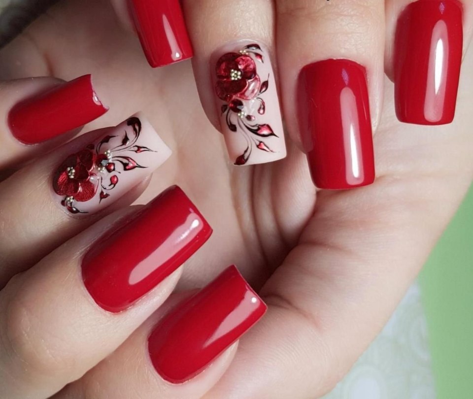 Модные красные ногти