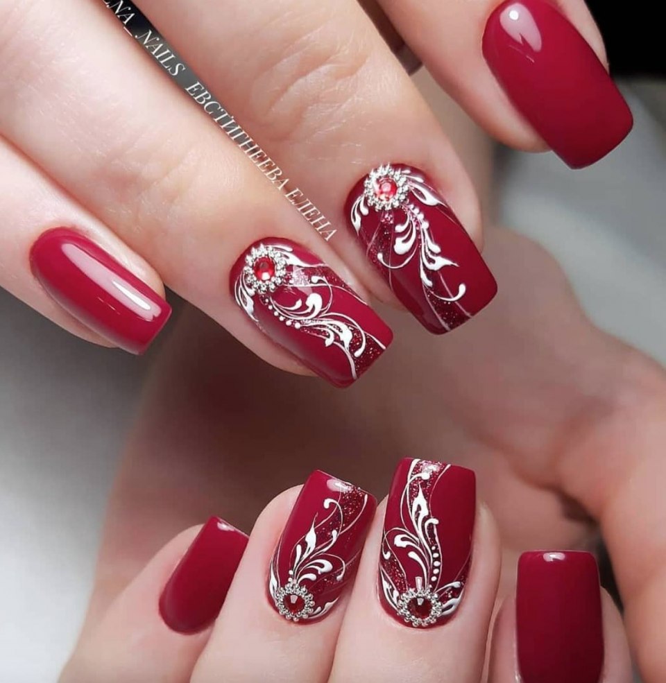 Красные ногти