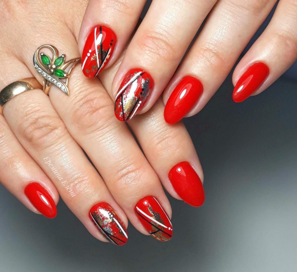 Френч маникюр 2021 красный