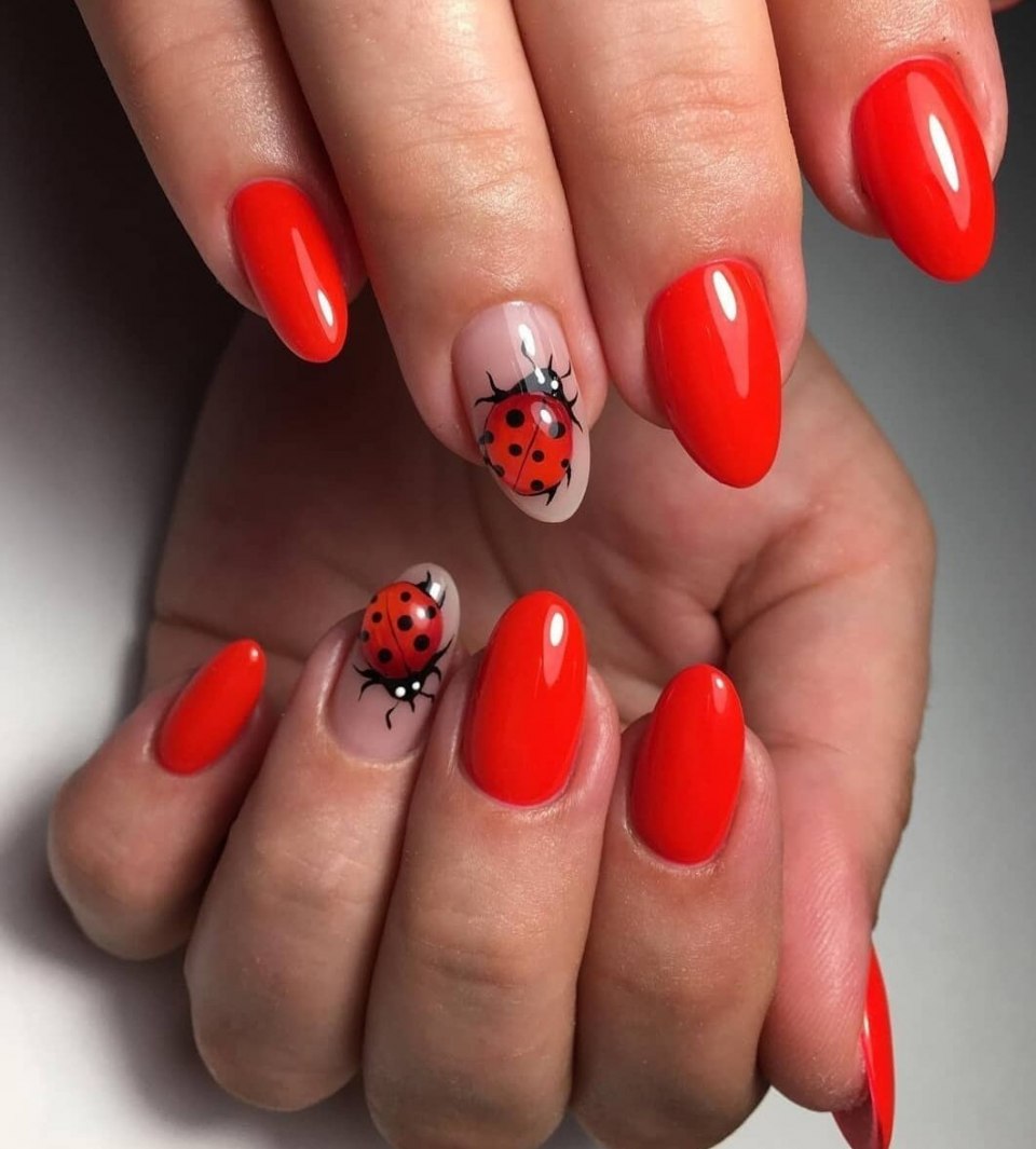 Красный маникюр
