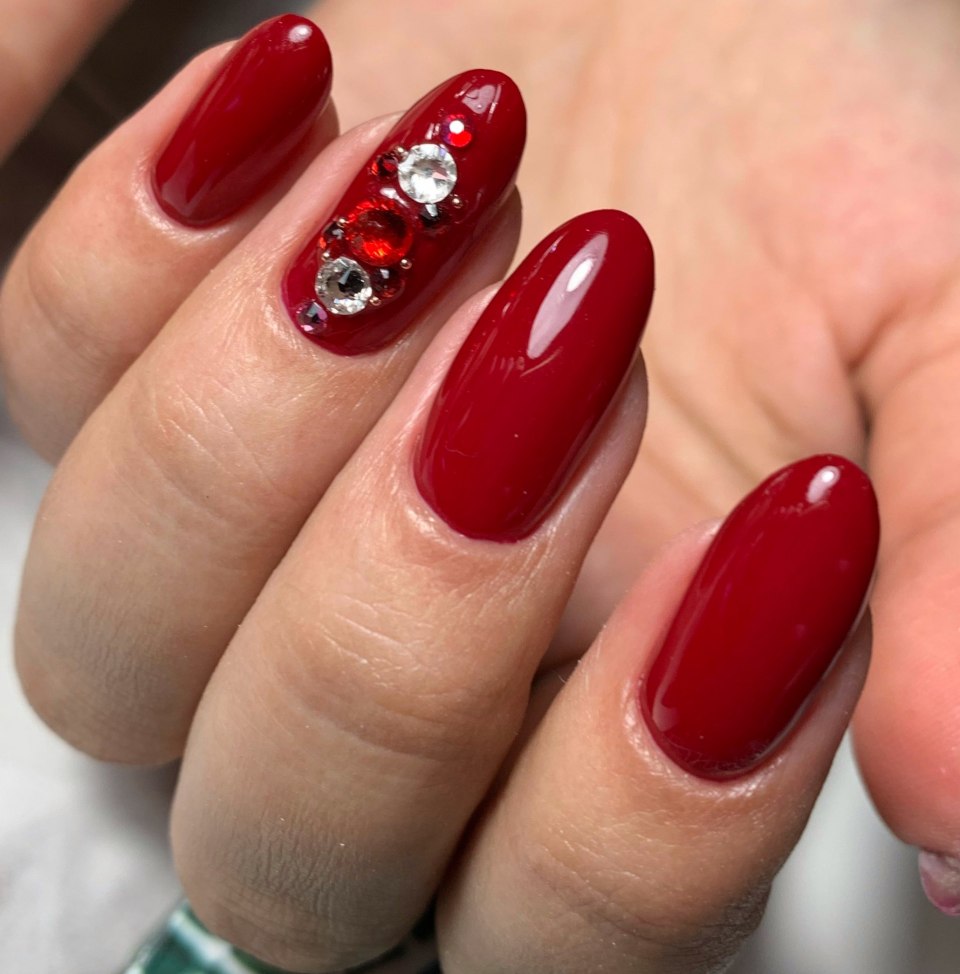 Красный маникюр 21