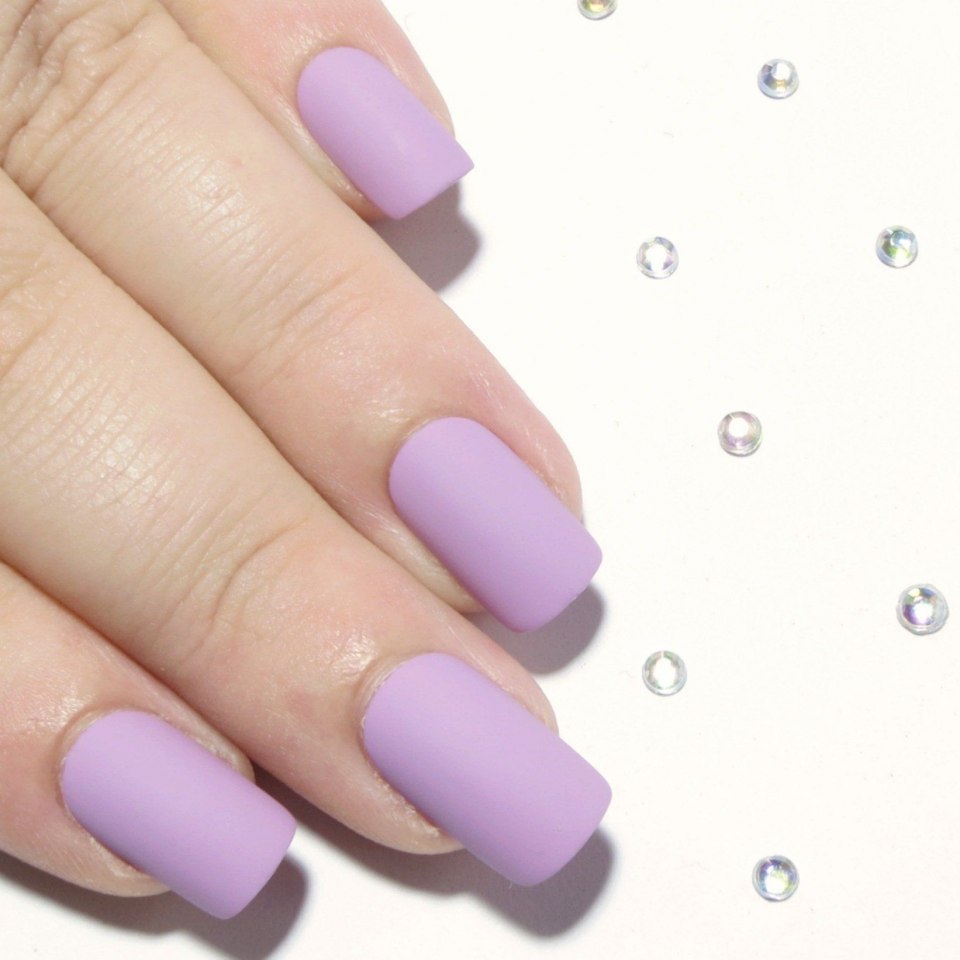 Фиолетовые матовые ногти