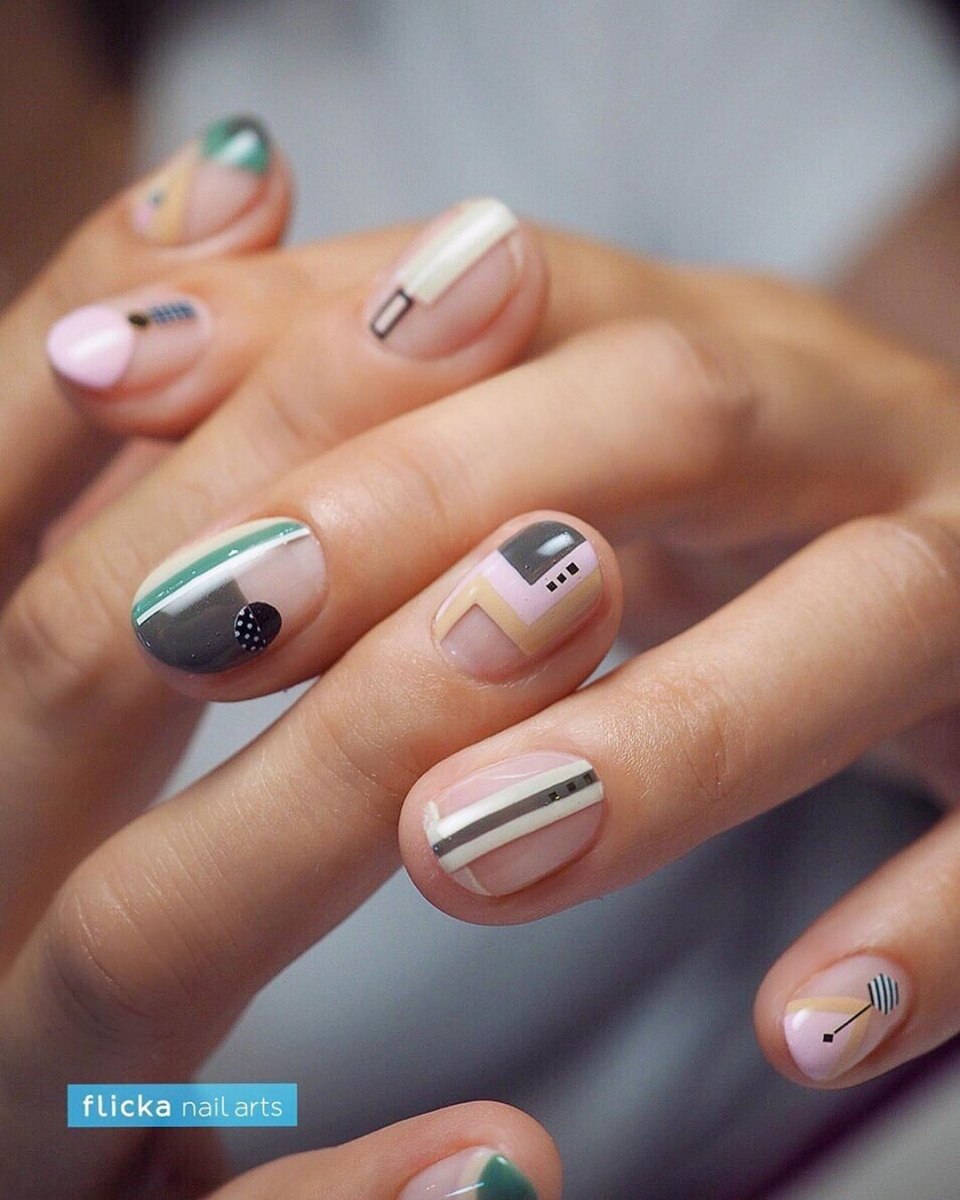 Стильный маникюр на короткие ногти