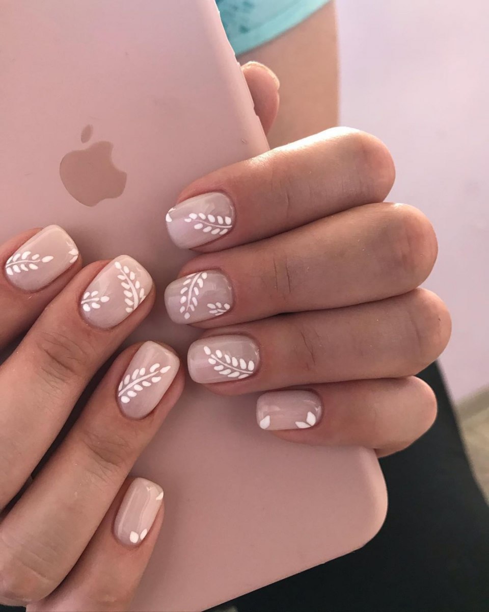 Красивый маникюр на короткие