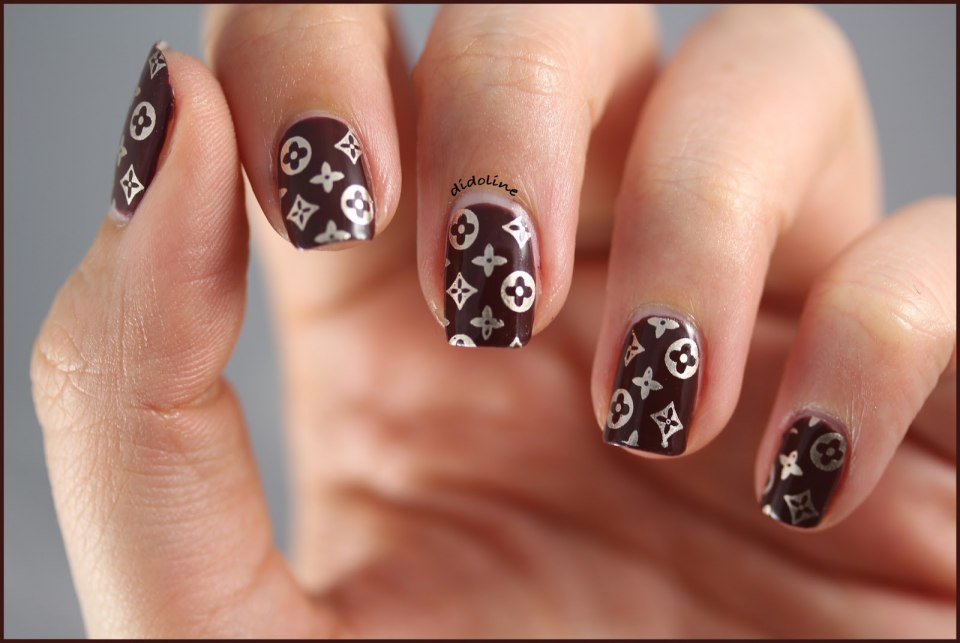 Маникюр Louis Vuitton