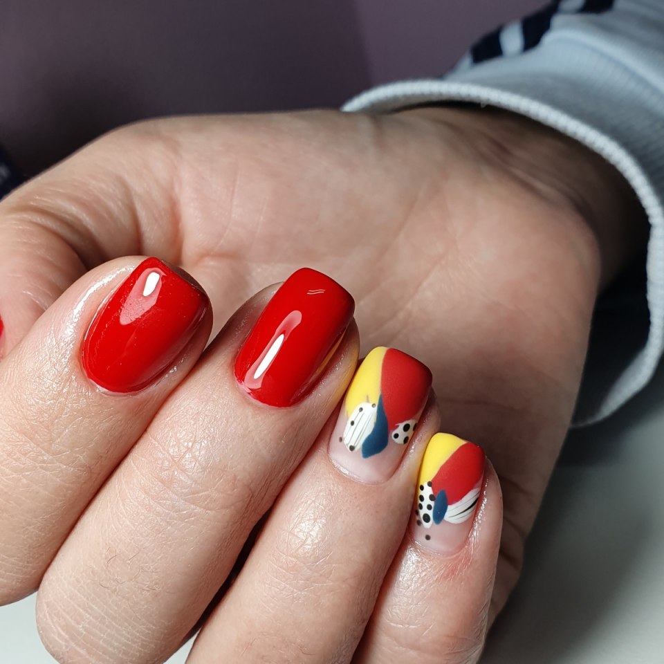 Маникюр красный ма
