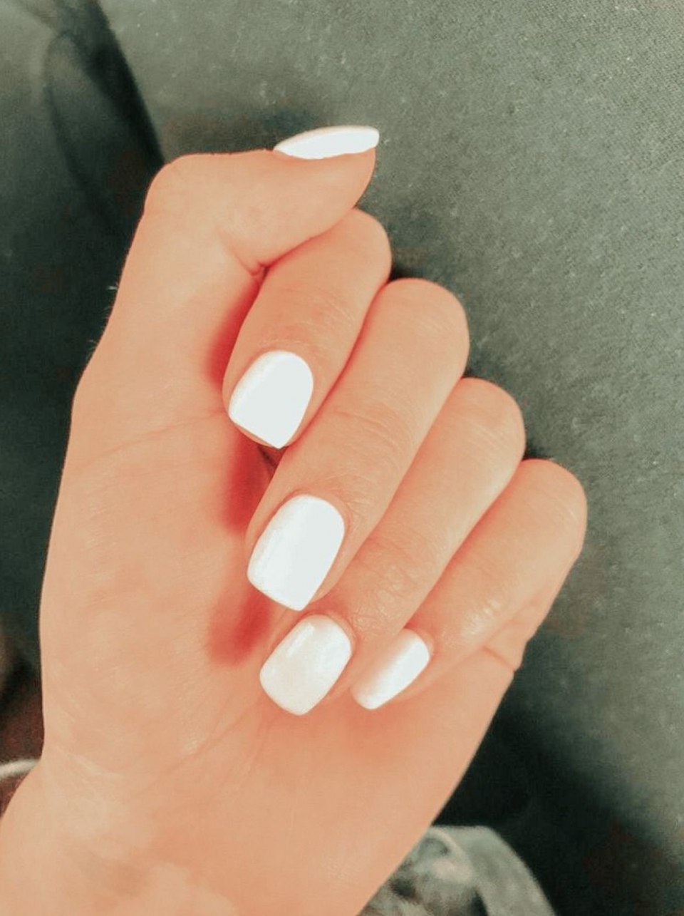 Ногти белые квадратные короткие