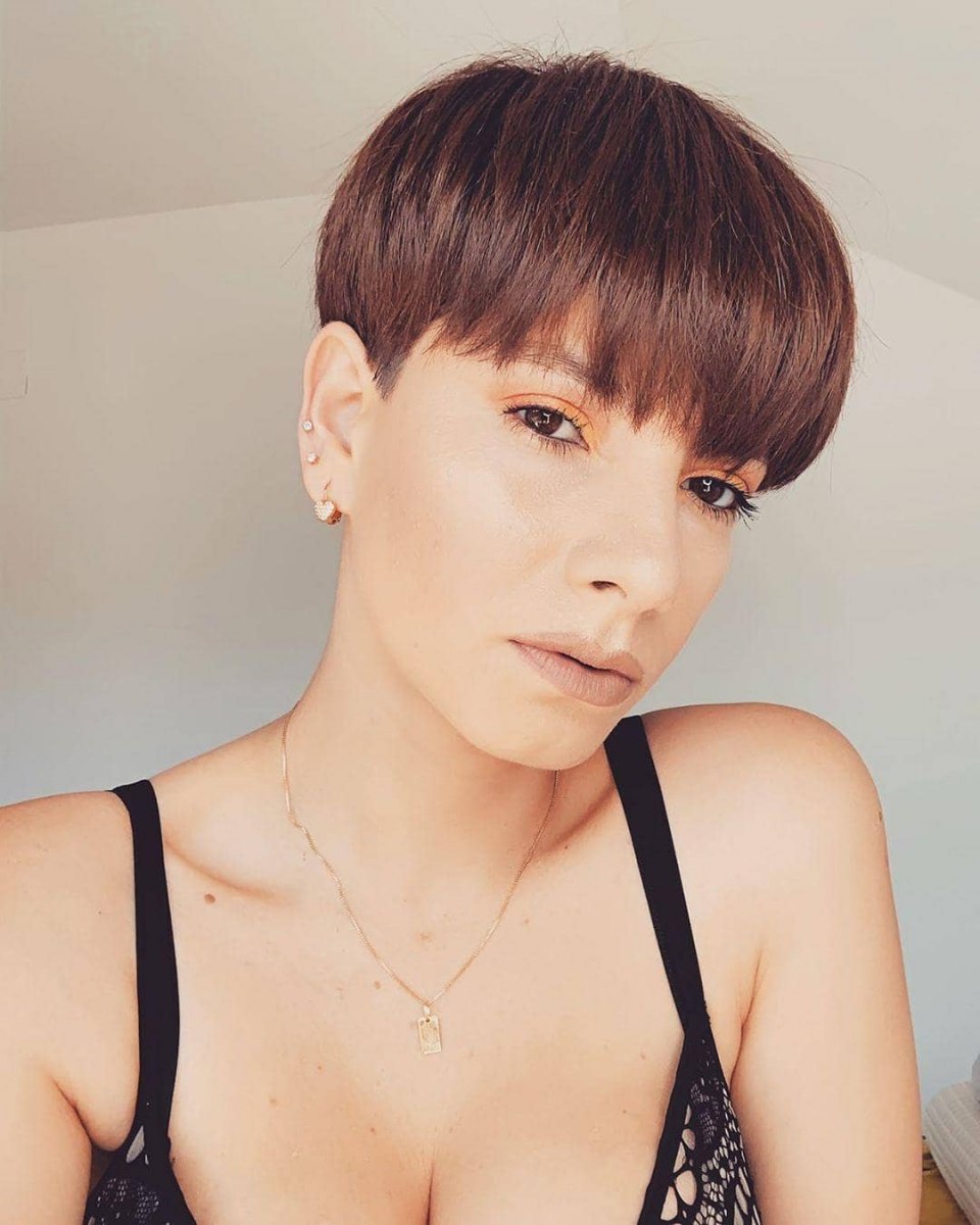 Стрижка Пикси с короткой челкой