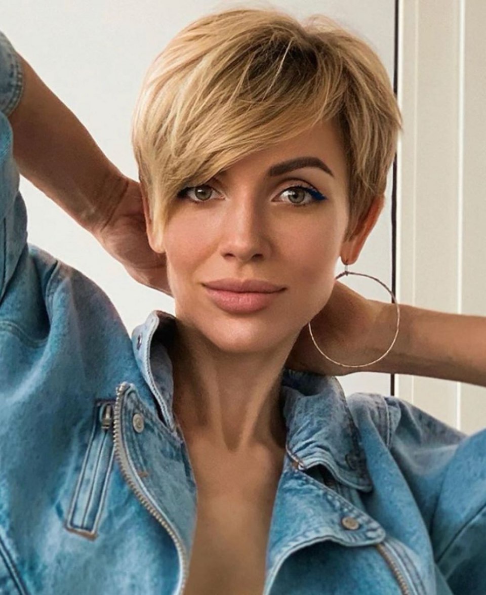 Пикси стрижка для тонких волос девушке с темными волосами