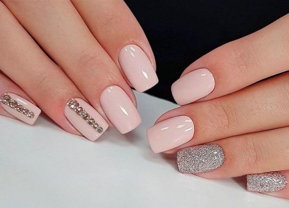 Красивый маникюр в пепельных тонах