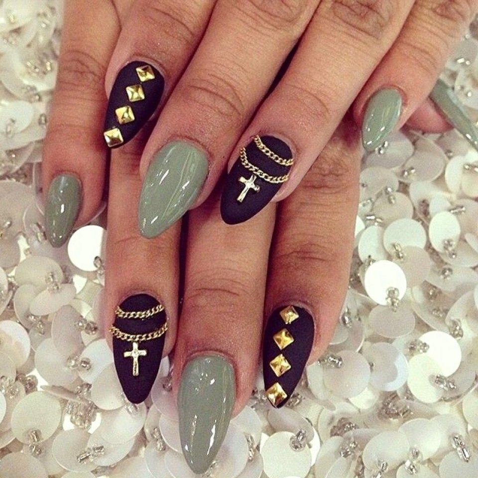 Ногти с крестом