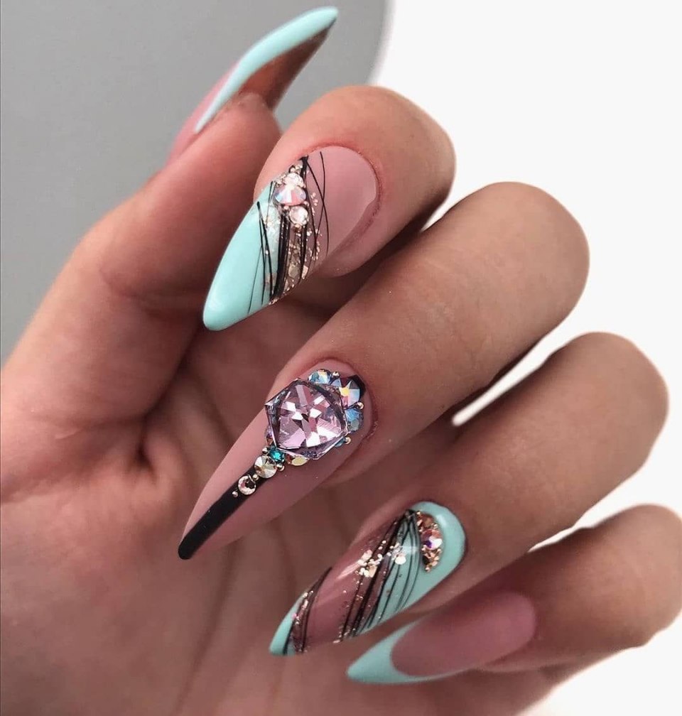 Френч на острые ногти 2020