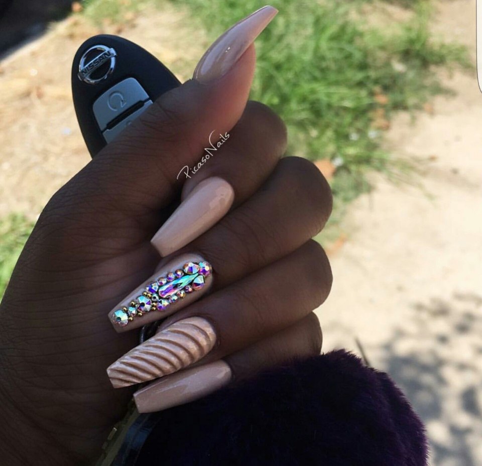 Бомбовые ногти