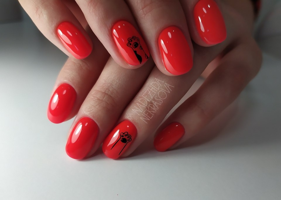 Счастливые часы на маникюр и педикюр