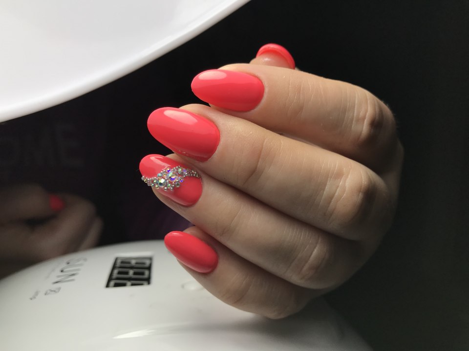 Новогодний маникюр в Красном цвете