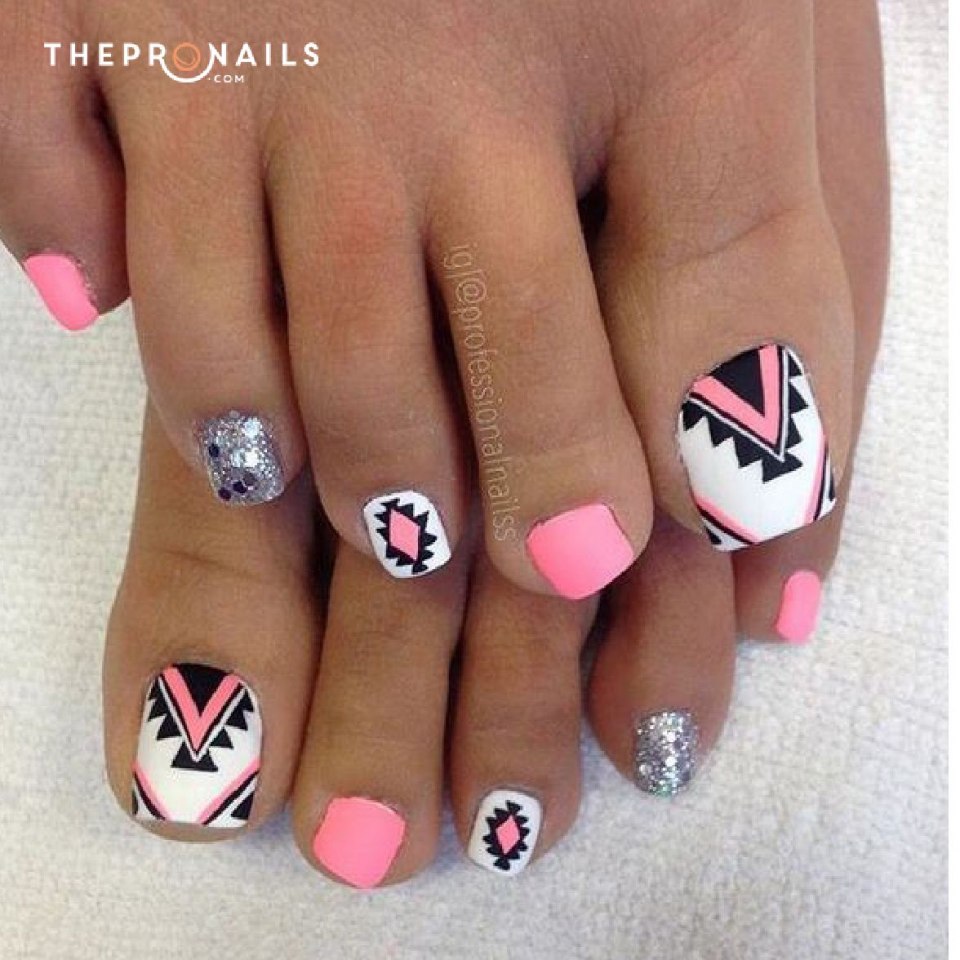 Педикюр с рисунком