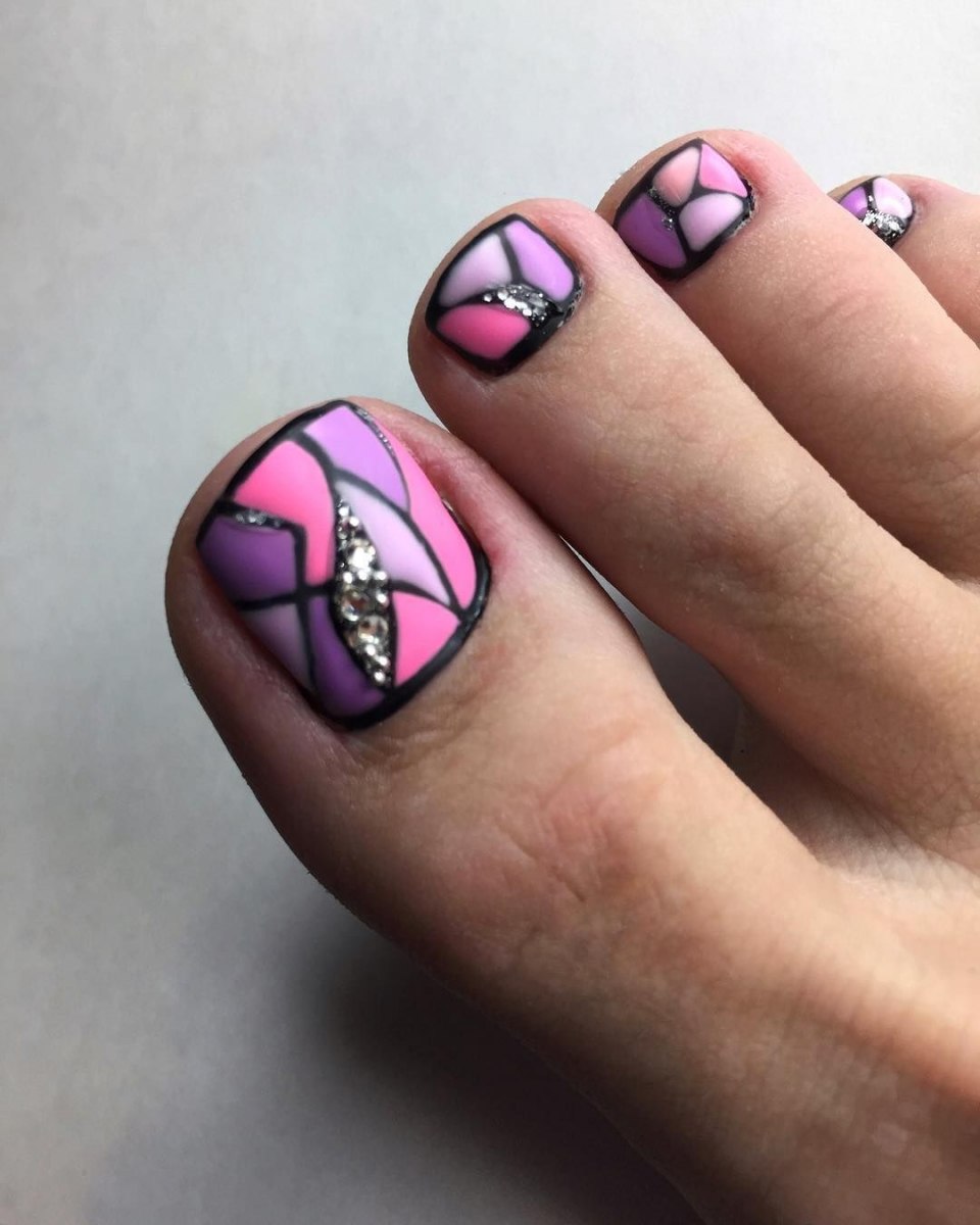 Педикюр яркий летний