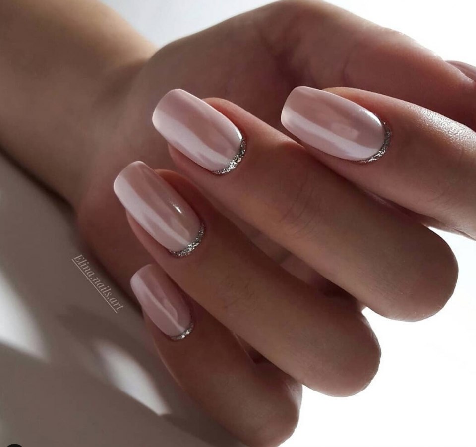 Нюдовый маникюр с втиркой