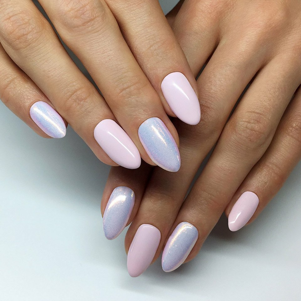 Нюдовый маникюр с втиркой