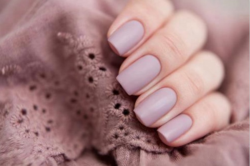 Однотонный маникюр пастельных тонов