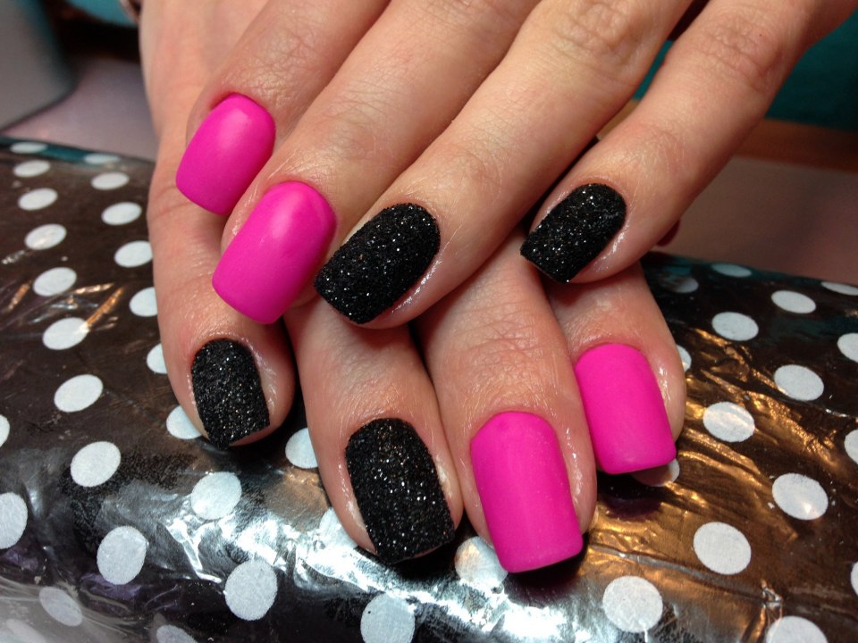 Маникюр грязнорозовыц