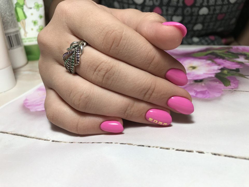 Наращивание ногтей с сердечками