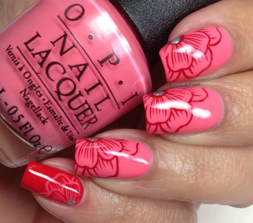 Розовый маникюр