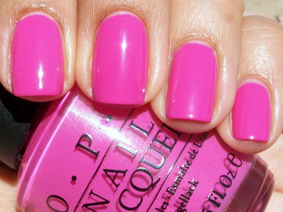 Маникюр фуксия однотонный