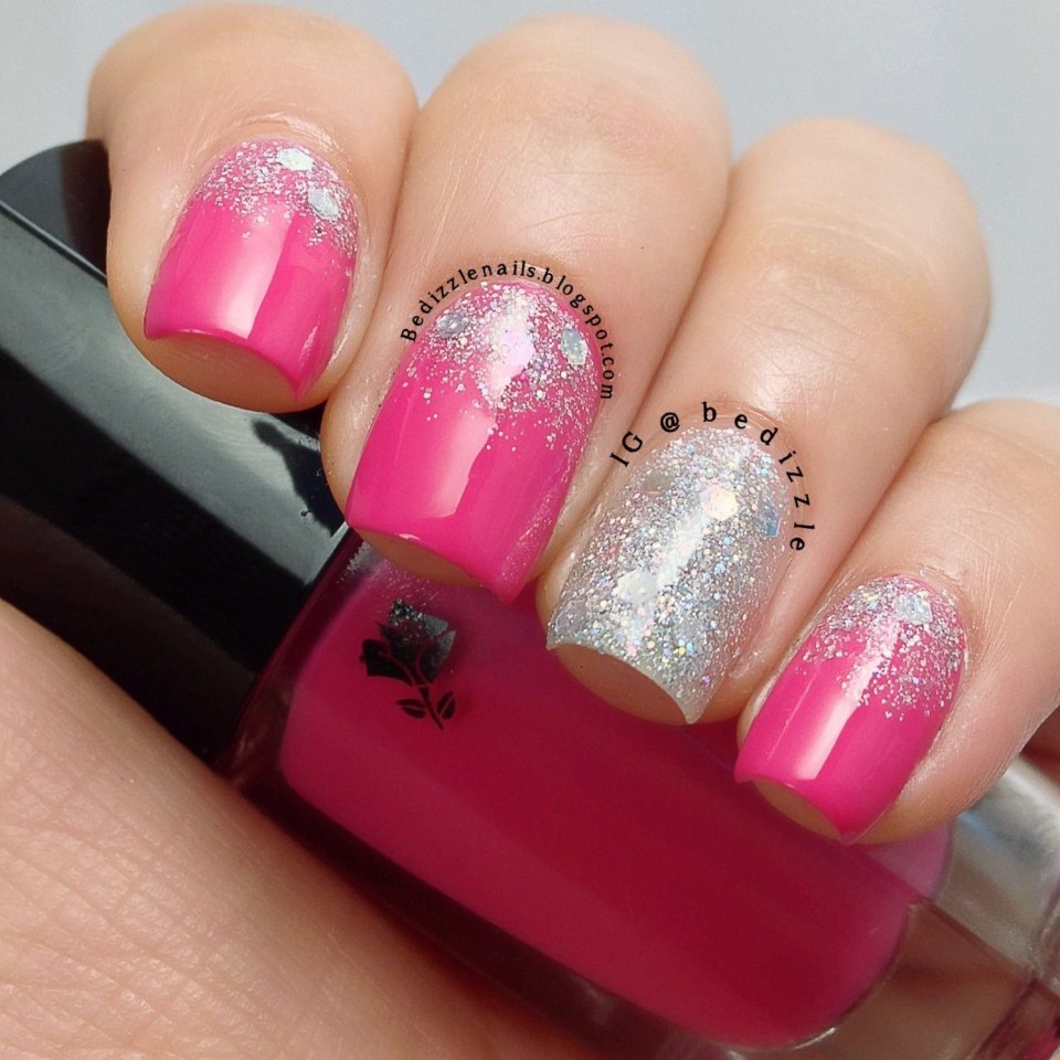 Темно розовые ногти