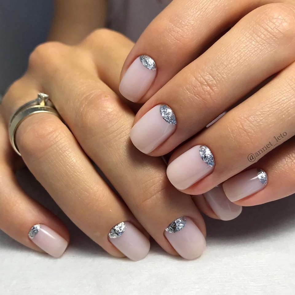 Маникюр бежевый карамель