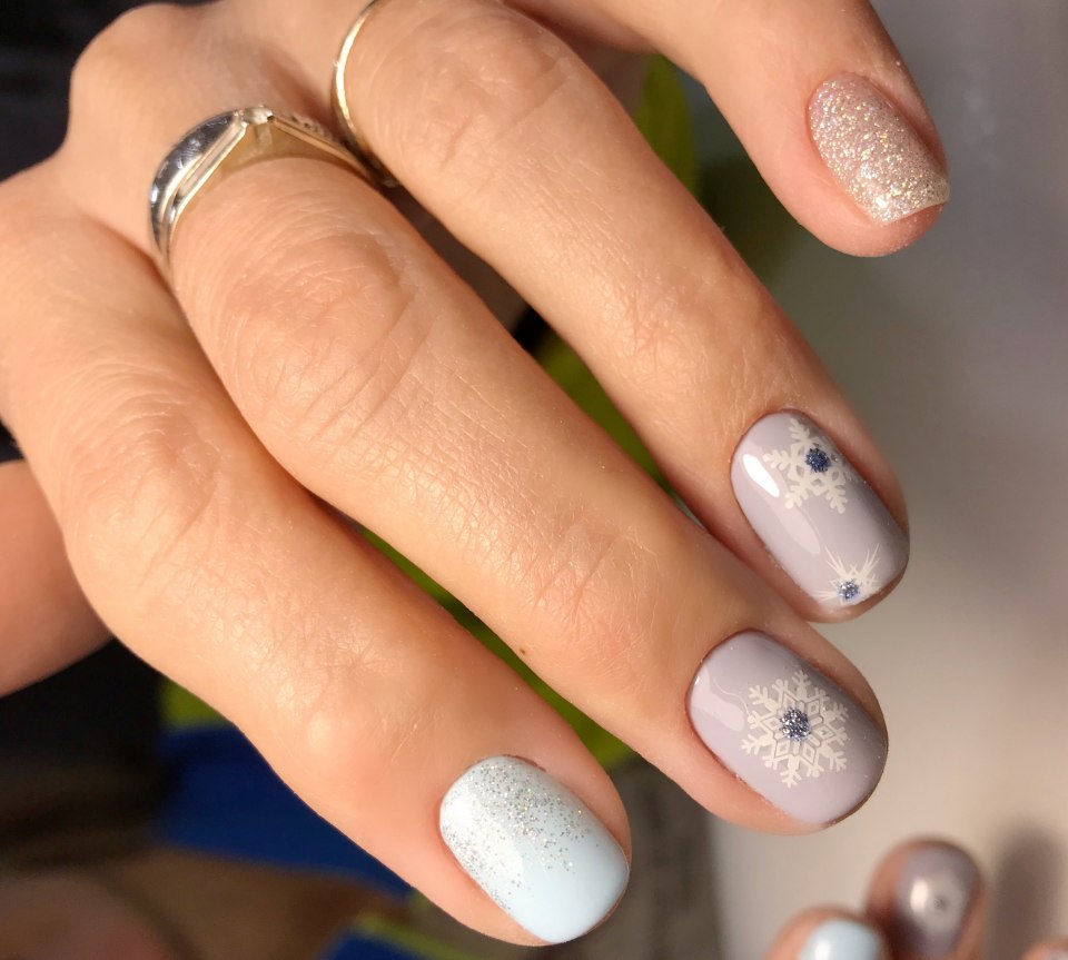 Салатовый френч на короткие ногти