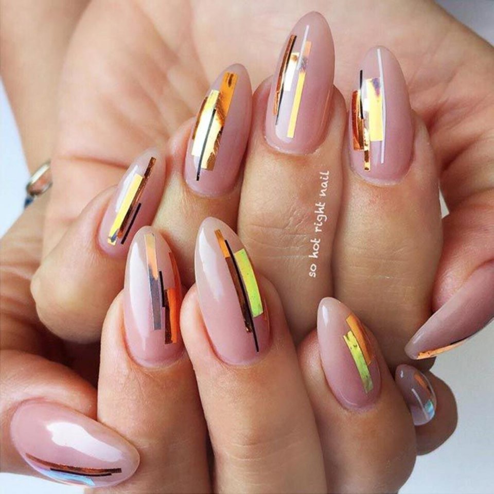 Маникюр с фольгой на длинные ногти