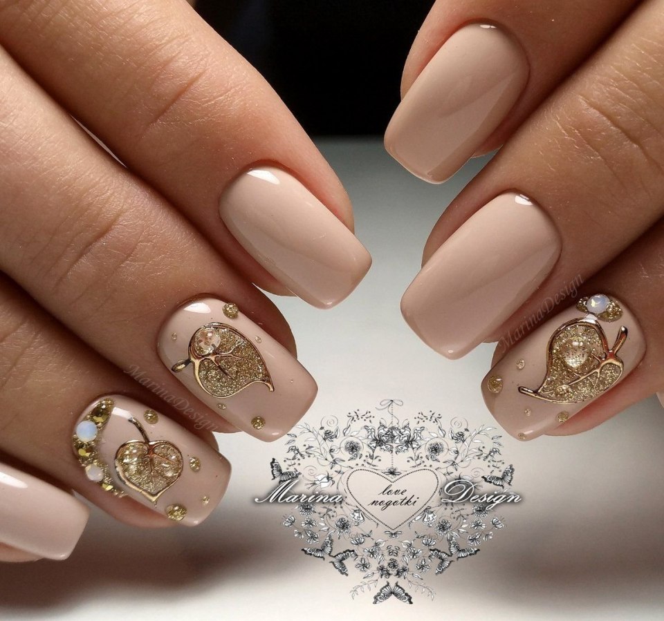 Бежевый маникюр