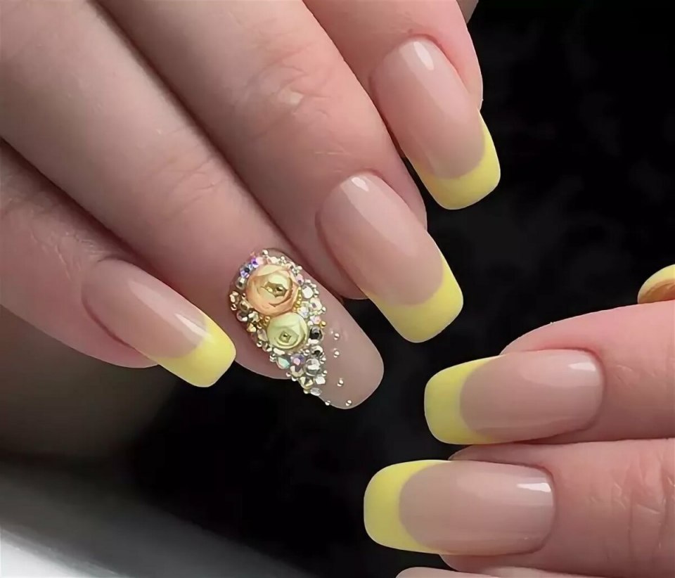 Французский маникюр желтый