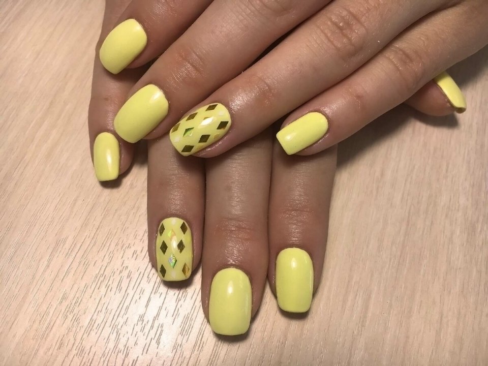 Жёлтый маникюр