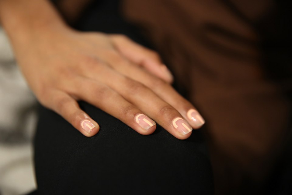 Нежный мужской маникюр