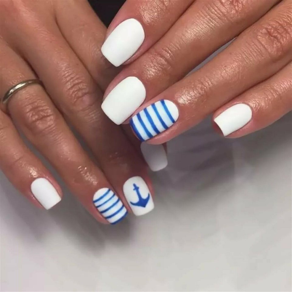 Морской маникюр с пальмами