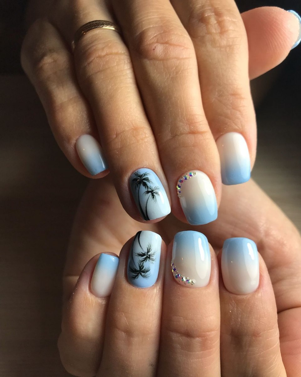 Маникюр летний морской