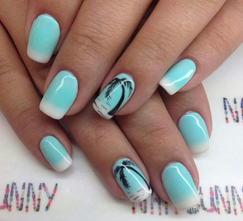 Маникюр на море