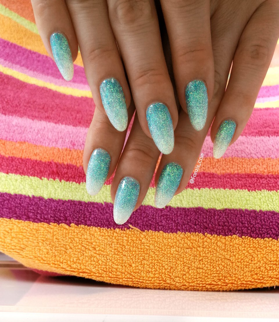 Яркие пляжные ногти