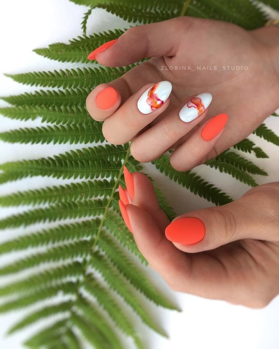 Пляж на ногтях