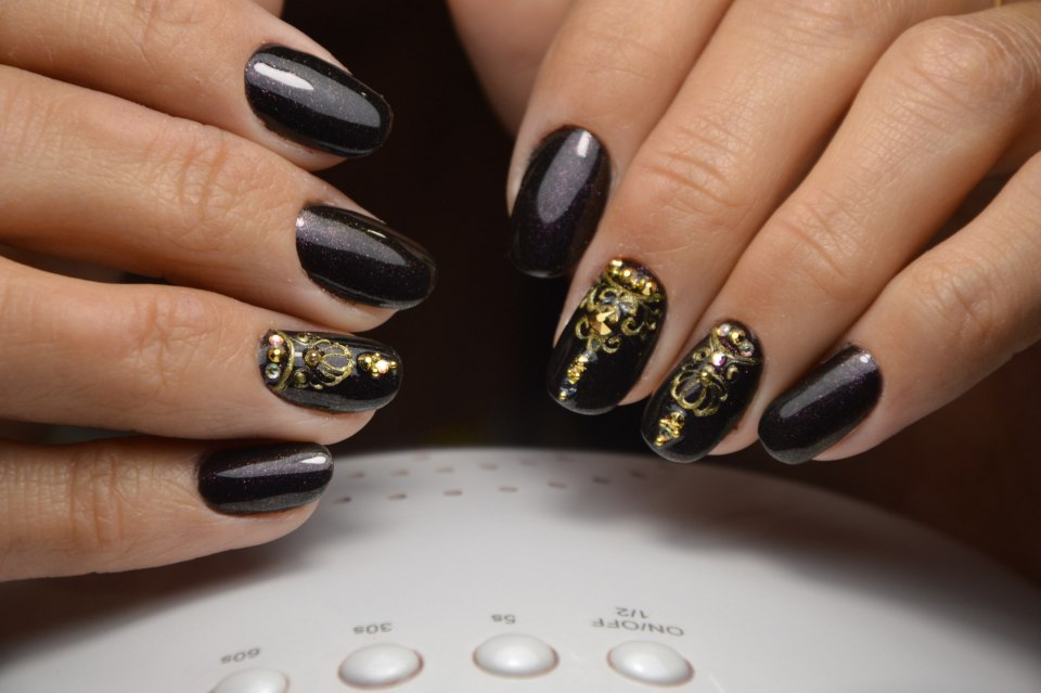 Ногти чёрно белые с огнём