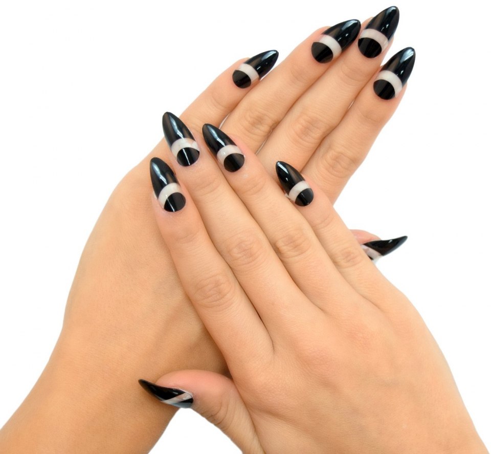 Черный маникюр