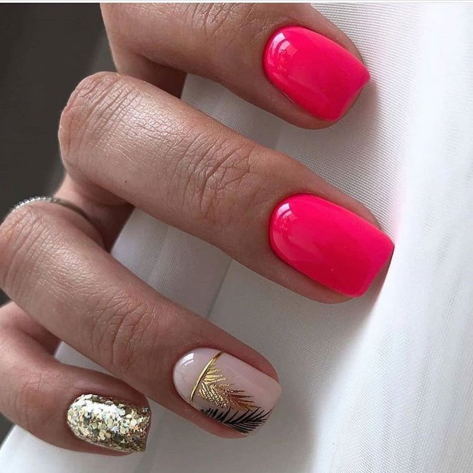 Красный маникюр с фольгой
