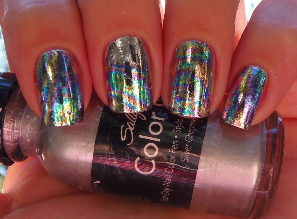 Маникюр с фольгой