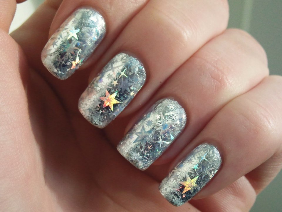 Маникюр со звездами и блестками