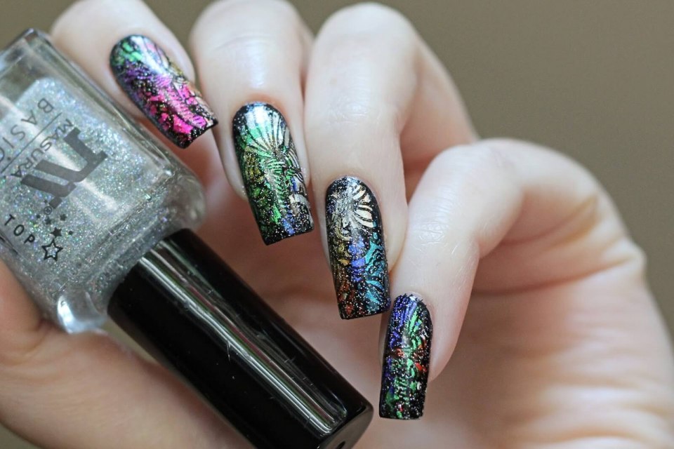 Маникюр с фольгой